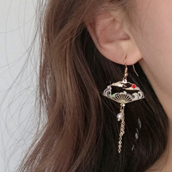 *ORALIE* Gold Fan Shaped Fashion Earrings - Picture 3 of 4